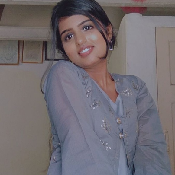 Profile Picture of Ambrin Manjothi (@ambrinnnnn) on Poshmark