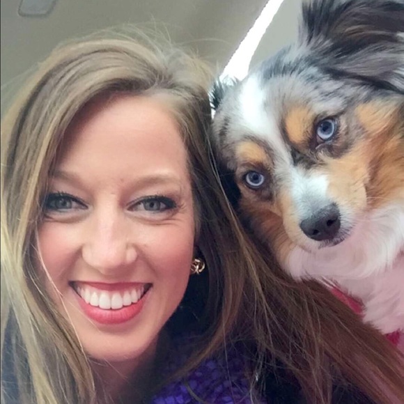 Profile Picture of Halee Greer (@haleeshay) on Poshmark