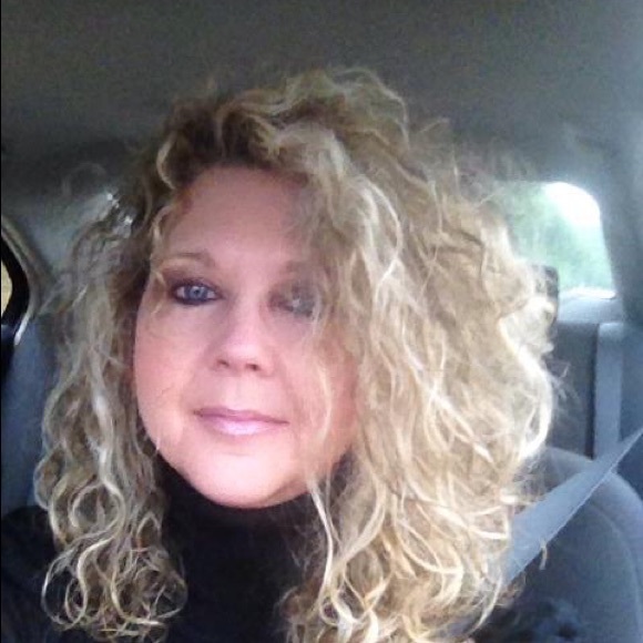 Profile Picture of Robin Webber (@rwebber0705) on Poshmark