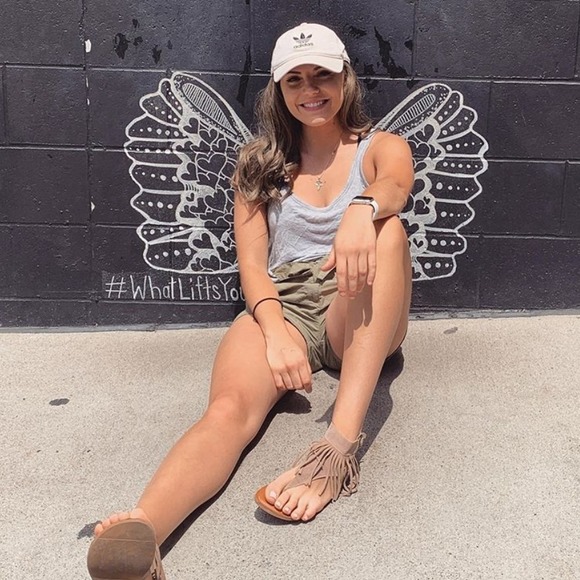 Profile Picture of Taylor Lefaiver (@taylorlefaiver) on Poshmark