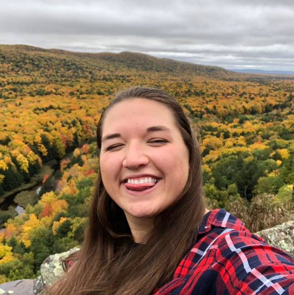 Profile Picture of Cassie Moustis (@casserole22) on Poshmark