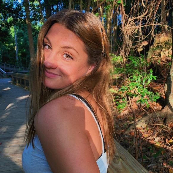 Profile Picture of Natalie Omtvedt (@natomtvedt) on Poshmark