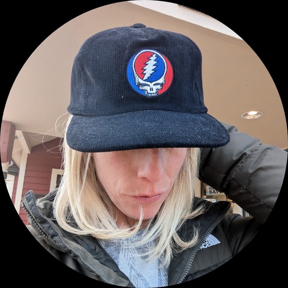 Profile Picture of Lynn Colizzi (@lcmattoon) on Poshmark