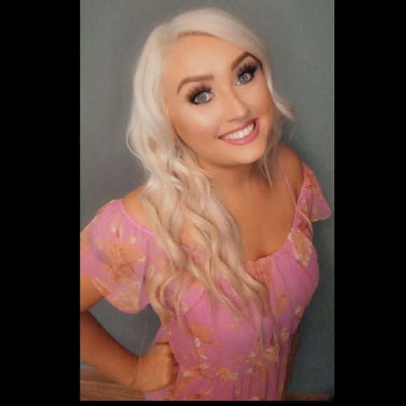 Profile Picture of Shelly Ann (@shellyclark94) on Poshmark