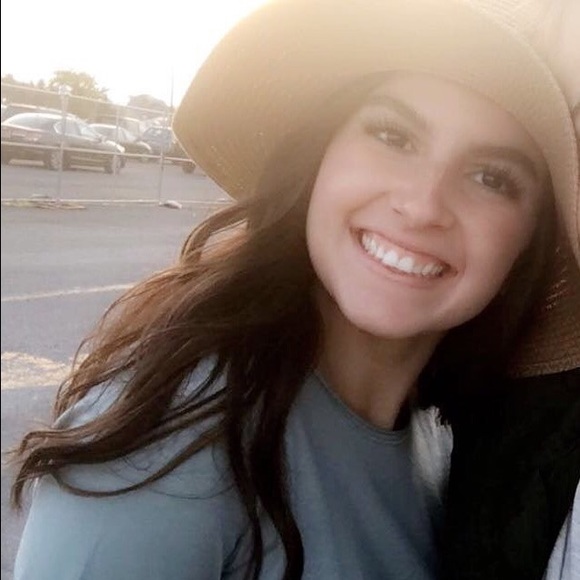 Profile Picture of Sophie Perritano (@sophieperritano) on Poshmark