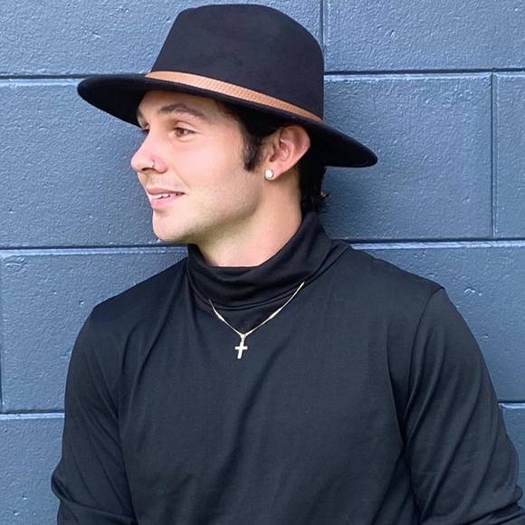 Blake Gifford - Poshmark Profile Picture of Blake Gifford (@blakeballer123) on Poshmark