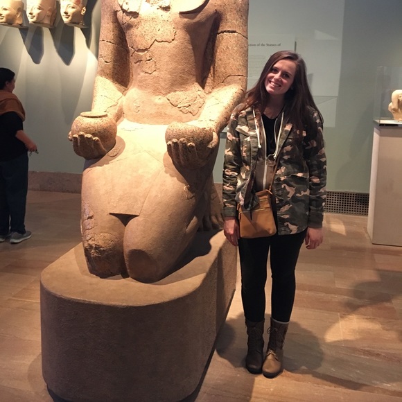 Hannah Headman - Poshmark Profile Picture of Hannah Headman (@headmanhannah) on Poshmark