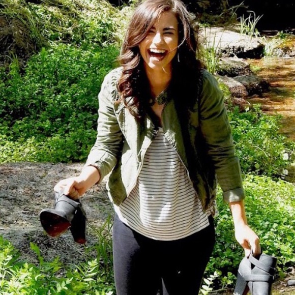 Profile Picture of Kaylee Morren (@kaymorrrr) on Poshmark