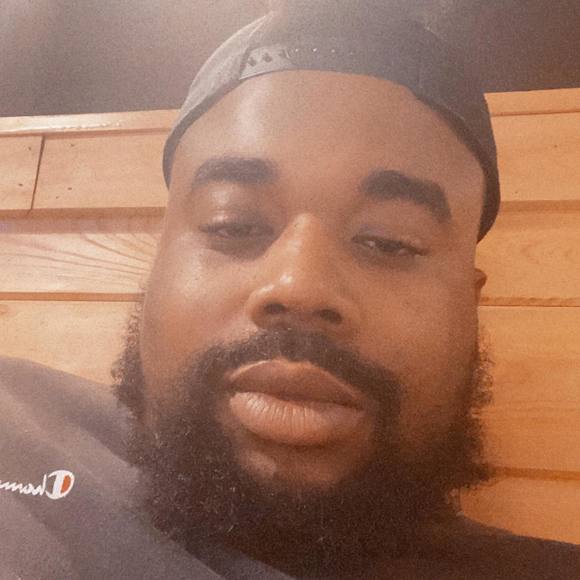 Profile Picture of Stephan Davis (@thefranchize15) on Poshmark