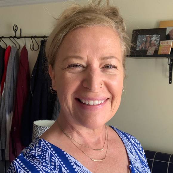 Profile Picture of Dawn Stueckle (@dawnmichelle65) on Poshmark