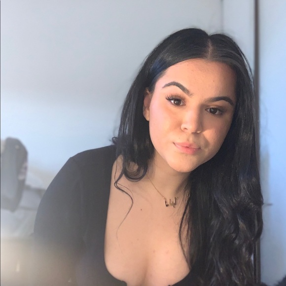 Profile Picture of Donia Feroze (@doniaa22) on Poshmark