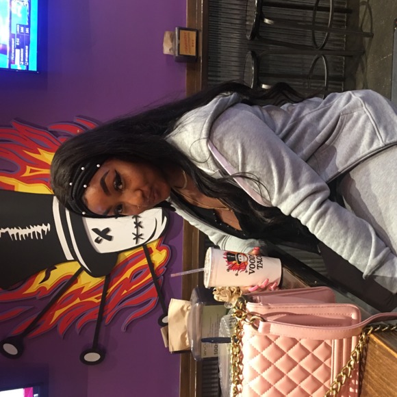 Profile Picture of Kay Relford (@kayrelford) on Poshmark