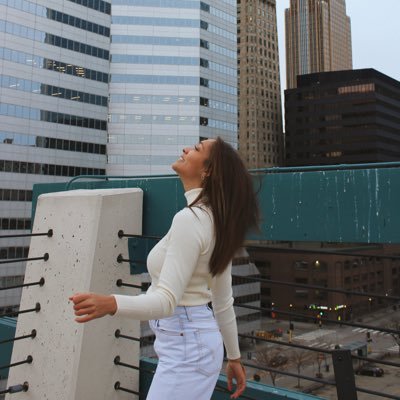 Profile Picture of Claudia Moses (@Claudia98892743) on Twitter