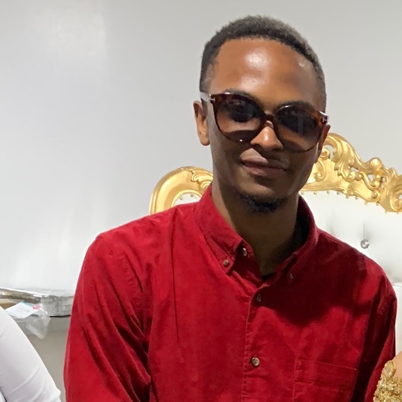 Colin Mighty - Poshmark Profile Picture of Colin Mighty (@colinmighty) on Poshmark