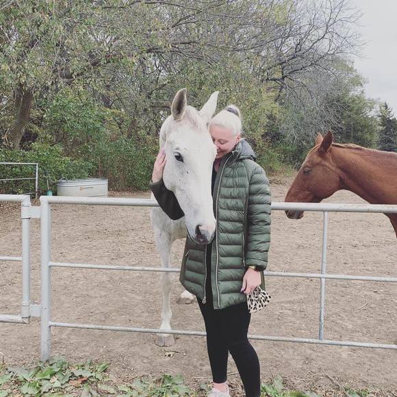 Profile Picture of Kimberlin Snepp (@kimsnepp) on Poshmark