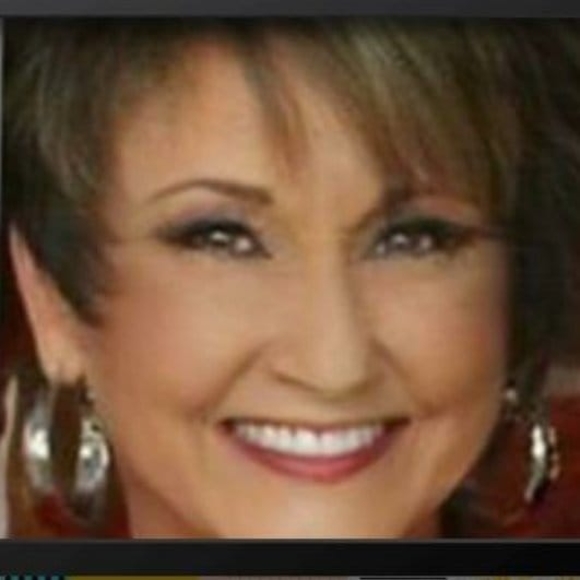 Profile Picture of Rhonda Stracner (@rhondulla65) on Poshmark