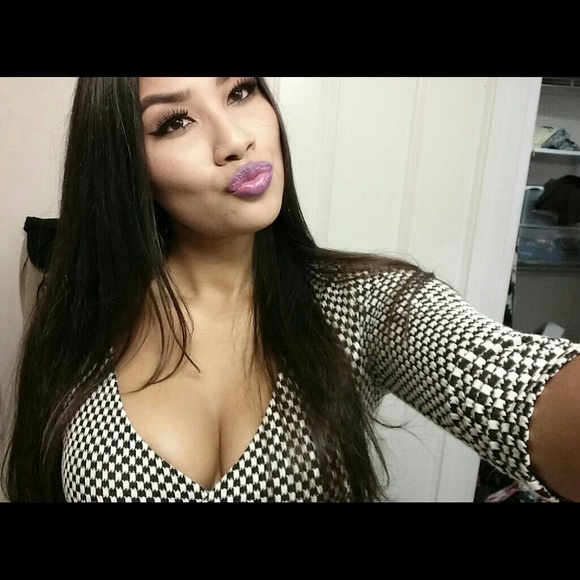 Profile Picture of Danielle Gonzales (@luxurious_lyfe) on Poshmark