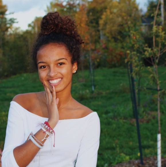 Profile Picture of Malayika Laurin (@malayikahlaurin) on Poshmark