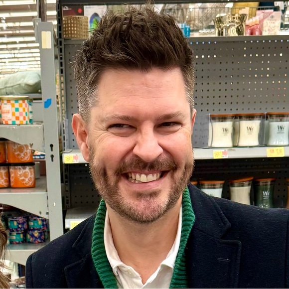 Profile Picture of Sam Wells (@samewells) on Poshmark