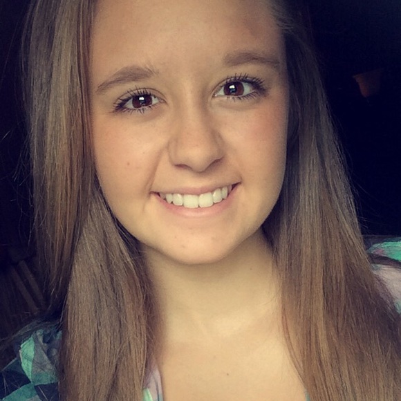 Profile Picture of Whitney Bender (@whitney_bender) on Poshmark