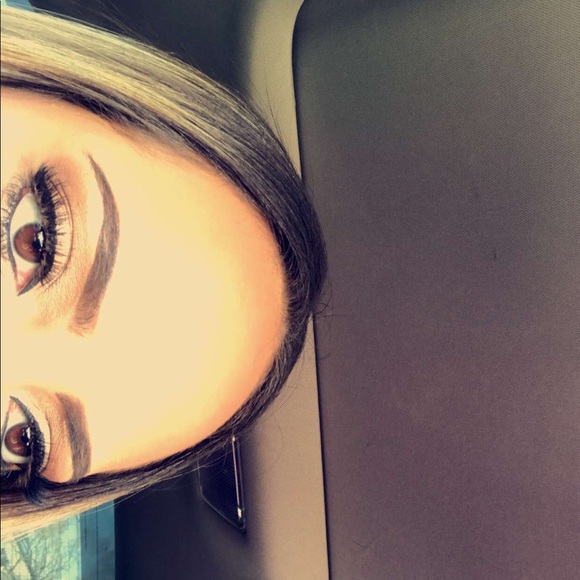Profile Picture of Brianna Brooks (@triplebbrianna) on Poshmark