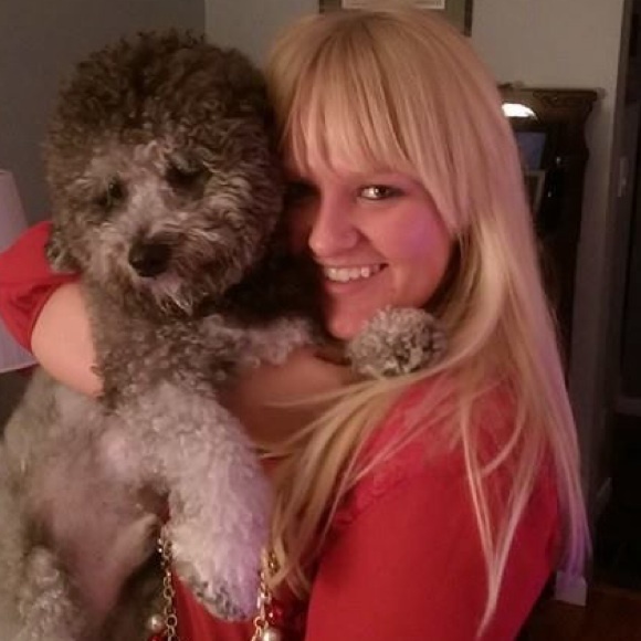 Profile Picture of Hayley Radley (@hayl429) on Poshmark