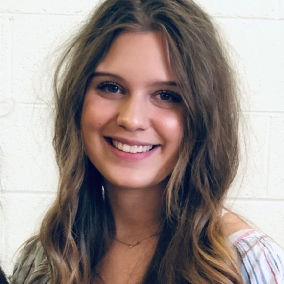 Profile Picture of Taylor Ellenz (@taylorellenz) on Poshmark