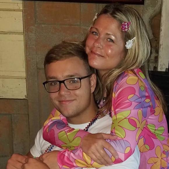 Profile Picture of Sandee Trivigno (@sandeetrivigno) on Poshmark