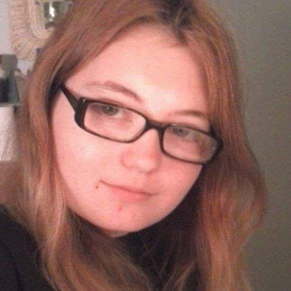 Profile Picture of Leandra Deerwester (@kionney) on Poshmark