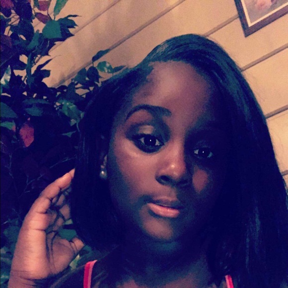 Profile Picture of Kena Kena (@kena_closet) on Poshmark