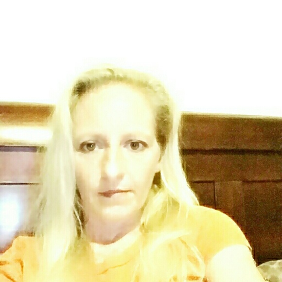 Amy Wilkinson - Poshmark Profile Picture of Amy Wilkinson (@awlkns34) on Poshmark