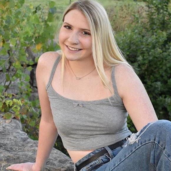 Profile Picture of Dayna Endsley (@dayna_endsley) on Poshmark