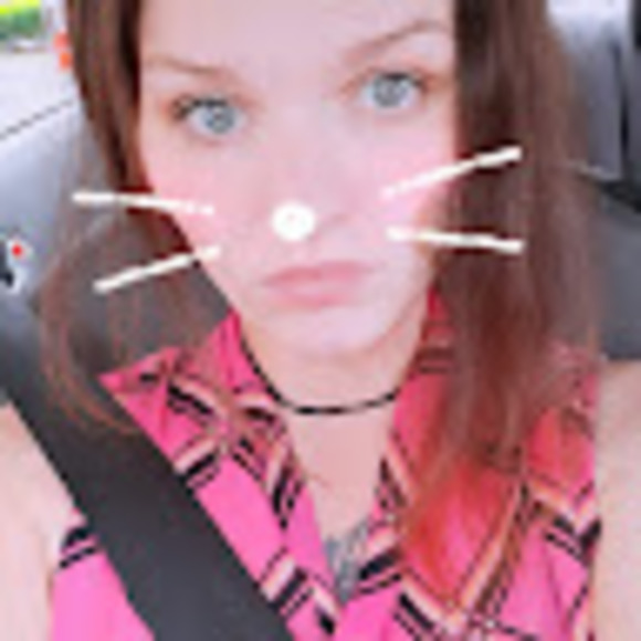 Profile Picture of Rachel Casteel (@imateapot101) on Poshmark