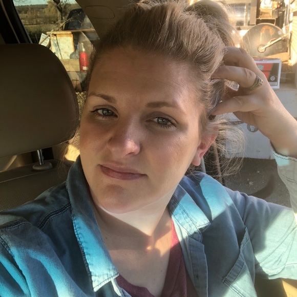 Profile Picture of Jill Criger (@oilymomma18) on Poshmark