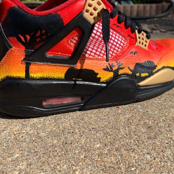 Profile Picture of Tom Carter (@tomcarter687) on Poshmark