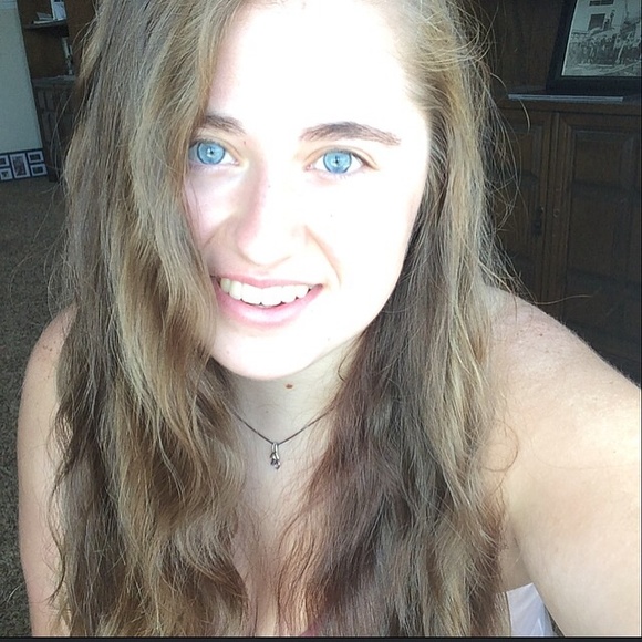 Profile Picture of Marissa Hitzroth (@marissajustine) on Poshmark