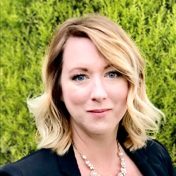 Profile Picture of Rebecca Obrien (@obrienohana) on Poshmark
