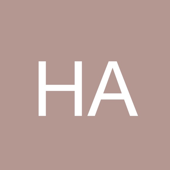 Profile Picture of Haley Albert (@hales_closet) on Poshmark