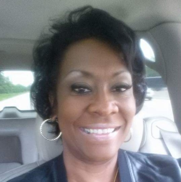 Profile Picture of Lisa Wheeler (@lisawheeler1) on Poshmark