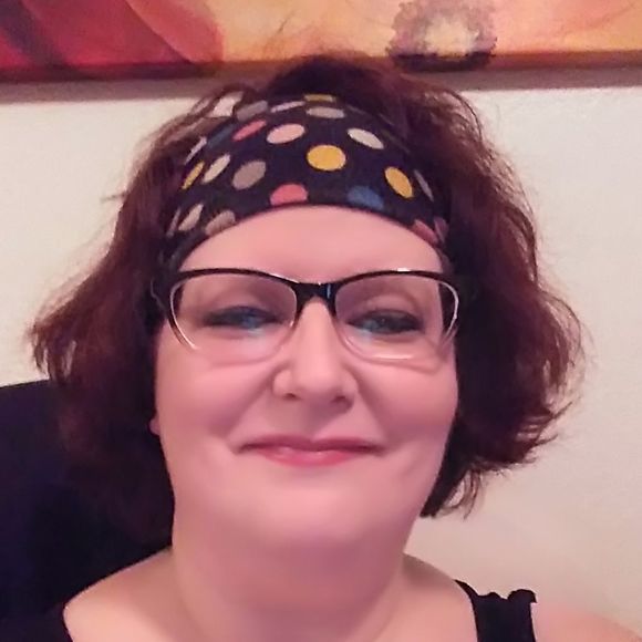 Profile Picture of Kitty Simmons (@kittysimmons9) on Poshmark