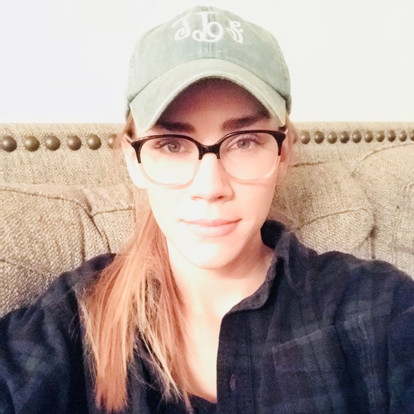 Profile Picture of Ginny Casey (@ginnycasey27) on Poshmark