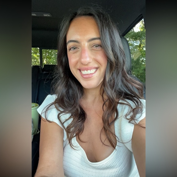 Profile Picture of Amanda Dalessandro (@amanda1102664) on Poshmark