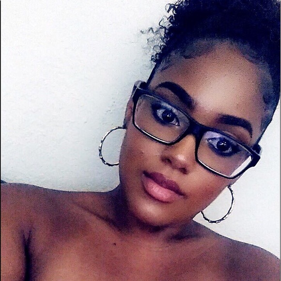 Profile Picture of Leah Locke (@lboogie90693) on Poshmark