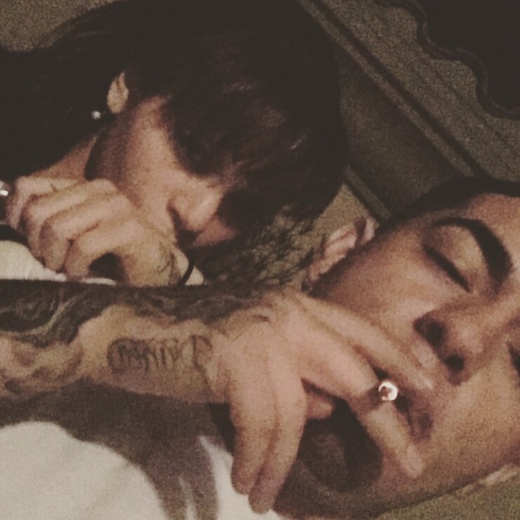 Profile Picture of Angelo Zapata (@head_chikoo) on Poshmark