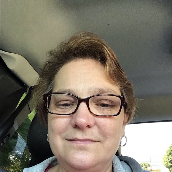 Profile Picture of Gay Yohn (@gayyohn) on Poshmark