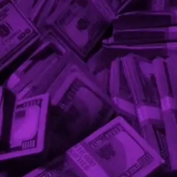 Profile Picture of Liam Martin (@liammakinbank) on Poshmark