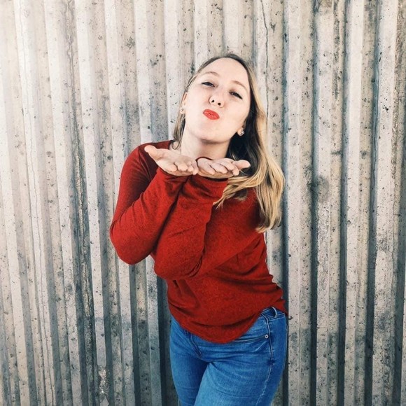 Profile Picture of Julia Swanson (@jscherries99) on Poshmark