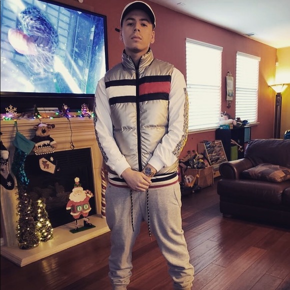 Profile Picture of Ivan Leal (@ivan_alex21) on Poshmark