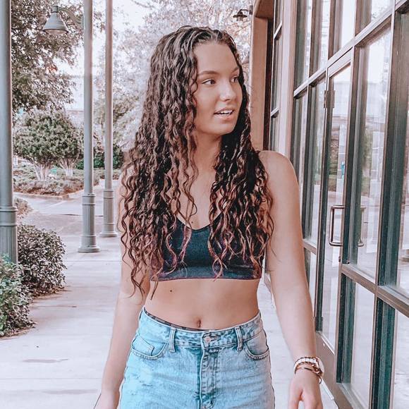 Profile Picture of Blayne Tompkins (@blaynekelli) on Poshmark