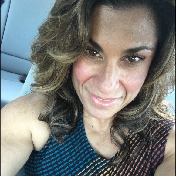 Profile Picture of Cenza Corriere (@cenza) on Poshmark